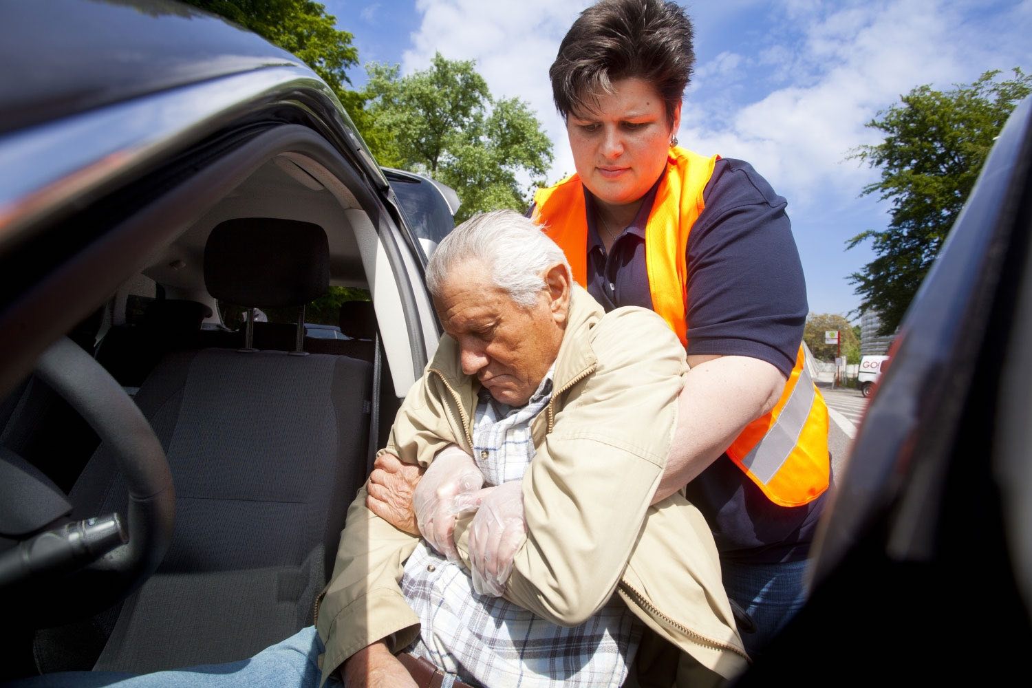 erste-hilfe-fuehrerschein-retten-aus-auto-rautegriff.jpg